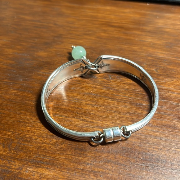 Handmade Bracelet Upcycled Vintage Silverplate Flatware Magnetic, Jade bead - Picture 6 of 13